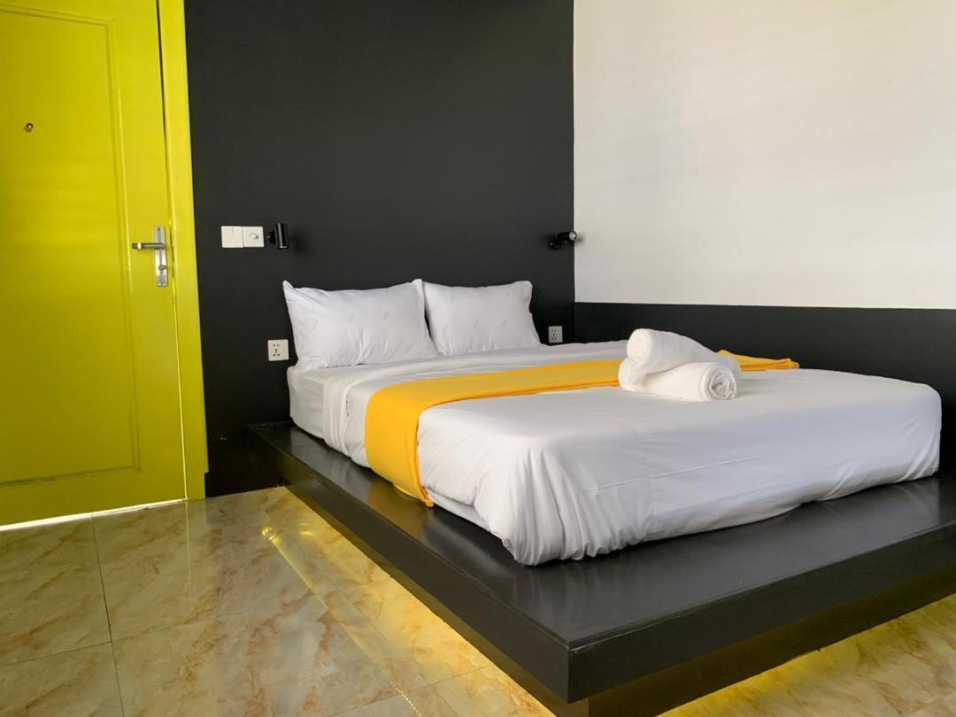 The Hive Hotel Siem Reap Exterior photo