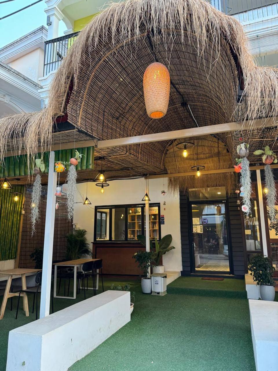 The Hive Hotel Siem Reap Exterior photo